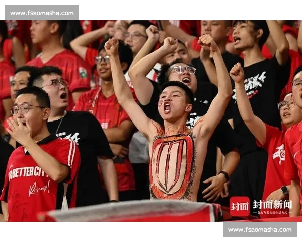 成都蓉城严斥球迷恶意涂鸦 承诺依规重罚维护赛事文明 成都蓉城严斥球迷恶意涂鸦 承诺依规重罚维护赛事文明