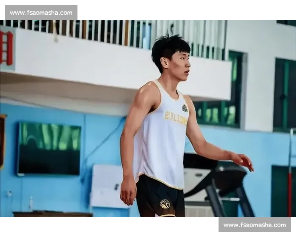 崔新泉高效 14+4 助率队取胜 能攻善传尽显全能身手